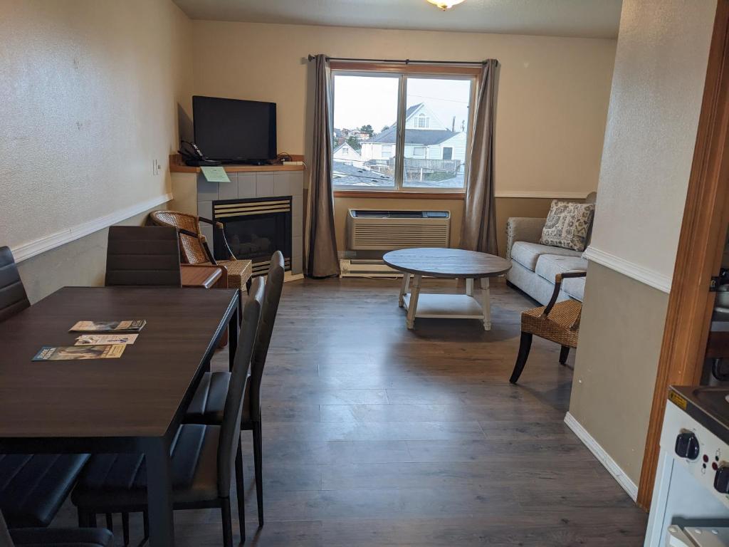 Hillcrest Inn - 