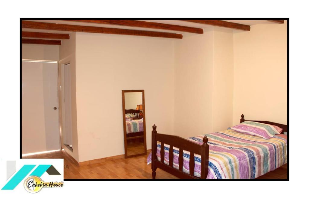 Postel nebo postele na pokoji v ubytování ENHEBRA HOUSE
