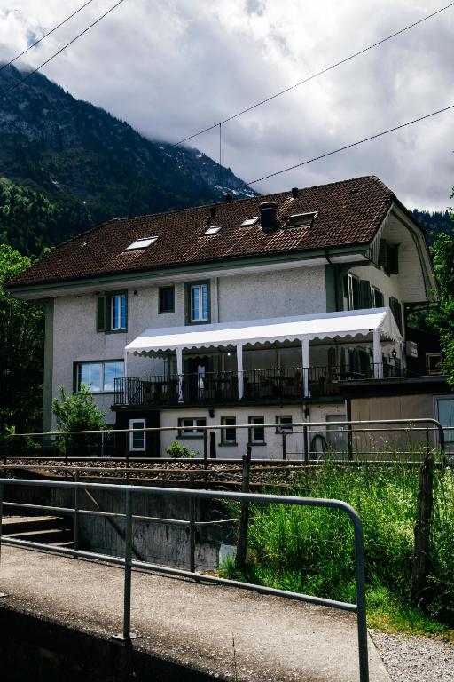Ein allgemeiner Bergblick oder ein Berglick von der Ferienwohnung aus