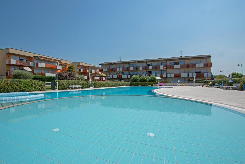Bazén v ubytovaní Benacus E4 Apartment by Wonderful Italy alebo v jeho blízkosti
