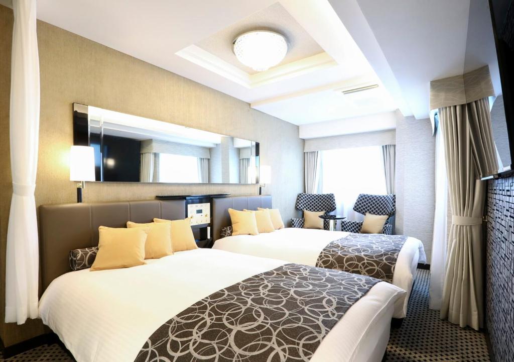 Postel nebo postele na pokoji v ubytování APA Hotel Higashi Shinjuku Kabukicho Tower