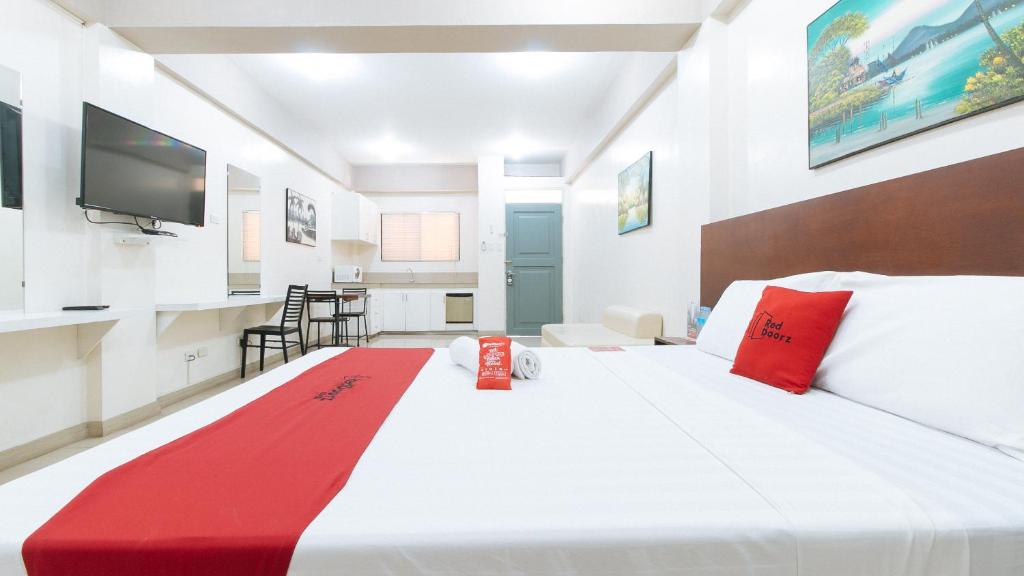 Postel nebo postele na pokoji v ubytování RedDoorz near Pasay Taft