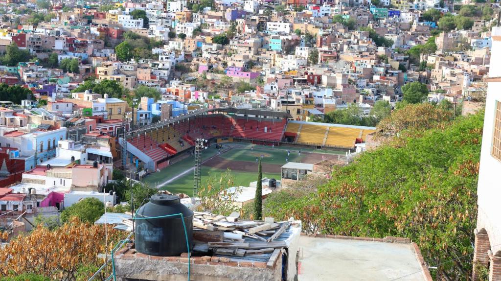 Nespecifikovaný výhled na destinaci Guanajuato nebo výhled na město při pohledu z penzionu