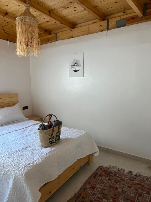 Postel nebo postele na pokoji v ubytování Arinas Surf Hostel