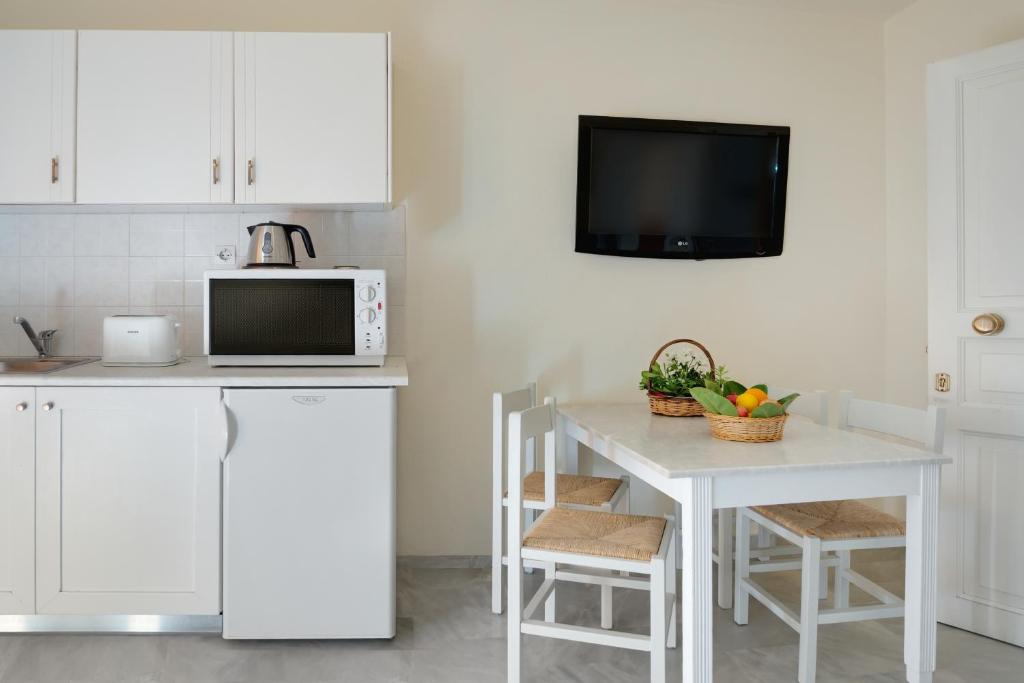 Кухня или мини-кухня в Mare Hotel Apartments
