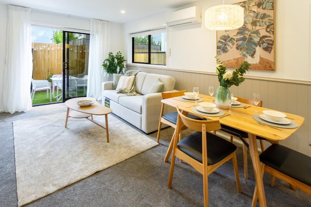 Stylish LUX Homes 4 Bed CBD Walk to Cafes and Latimer - Resim 4