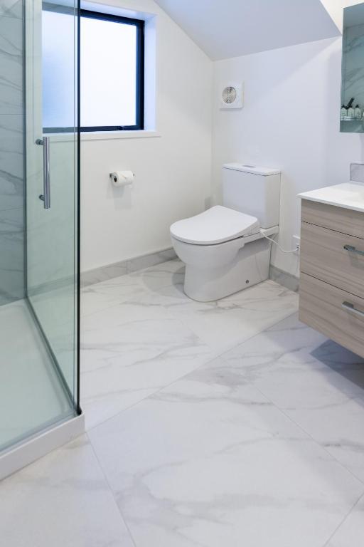 Stylish LUX Homes 4 Bed CBD Walk to Cafes and Latimer - Resim 33