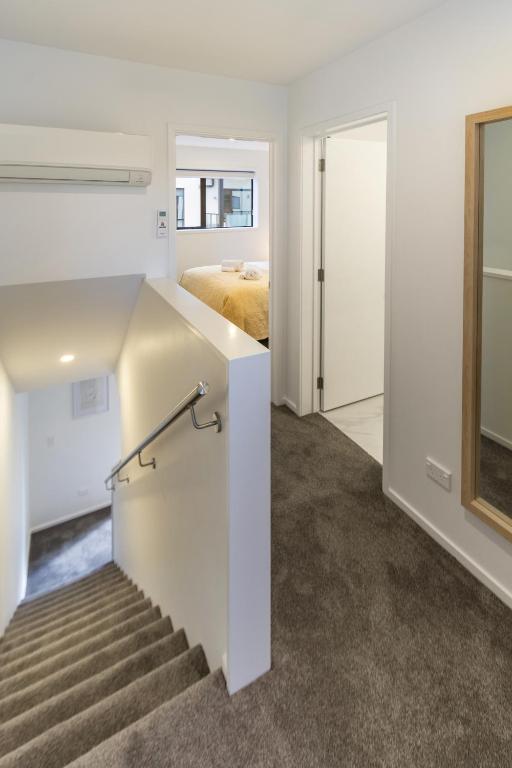 Stylish LUX Homes 4 Bed CBD Walk to Cafes and Latimer - Resim 39