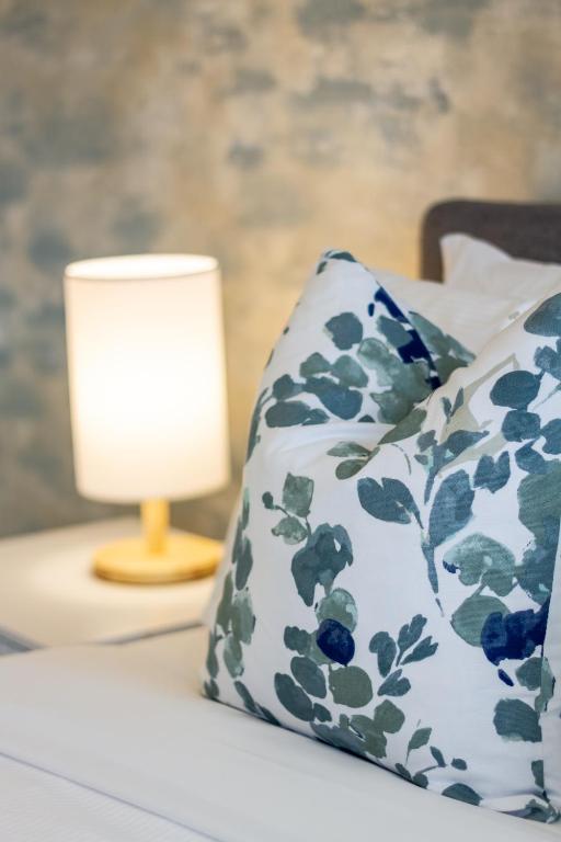 Stylish LUX Homes 4 Bed CBD Walk to Cafes and Latimer - Resim 38