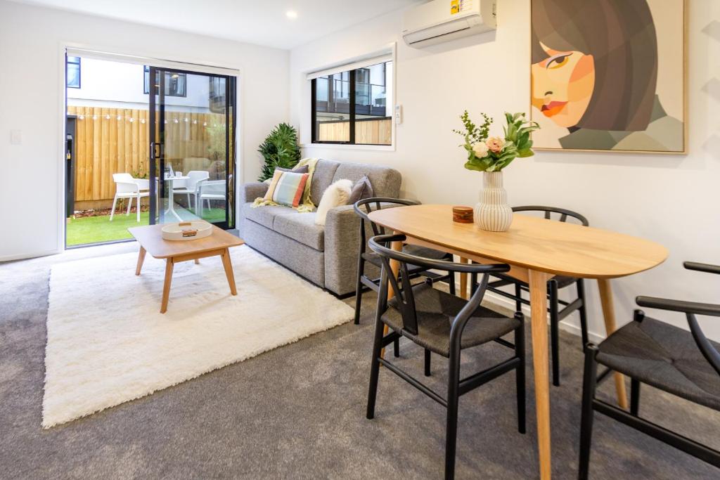 Stylish LUX Homes 4 Bed CBD Walk to Cafes and Latimer - Resim 10
