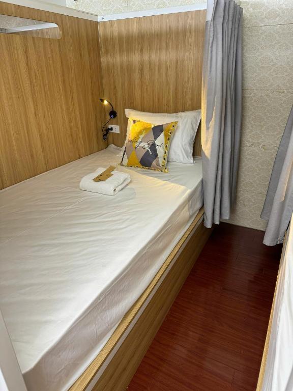 Postel nebo postele na pokoji v ubytování Opera Hostel
