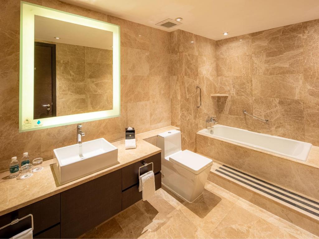 Koupelna v ubytování Grand Emperor Hotel