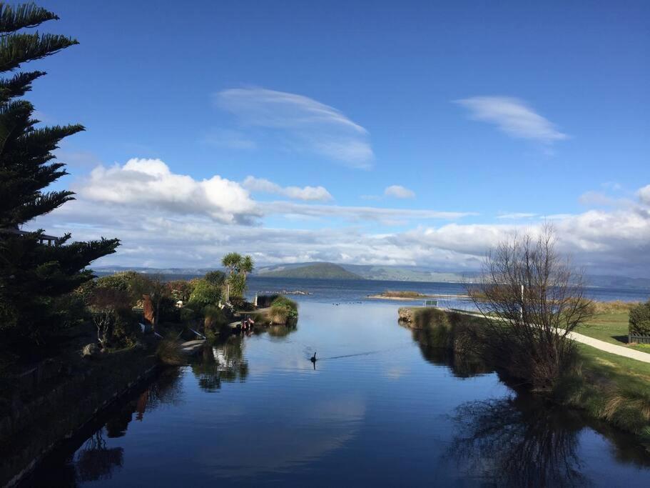 Authentic Kiwi Lodge by the Lake - Resim 10