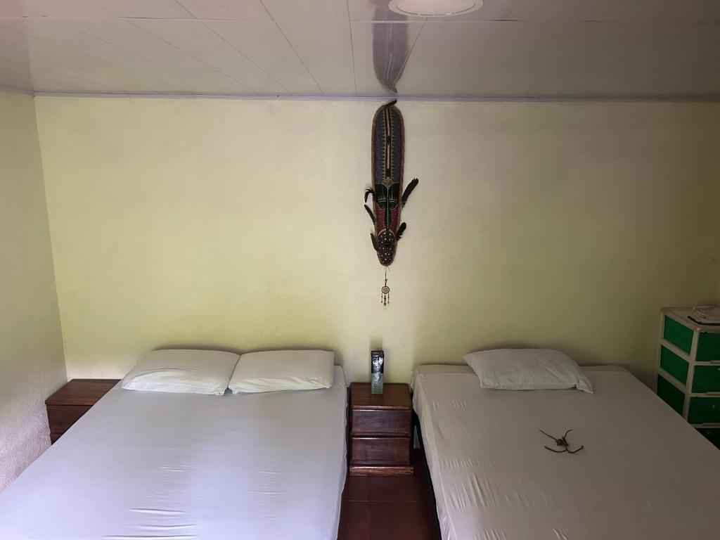 Postel nebo postele na pokoji v ubytování Granja Agua Azul, Wi-FI,AC-WC,Parking,la Fortuna