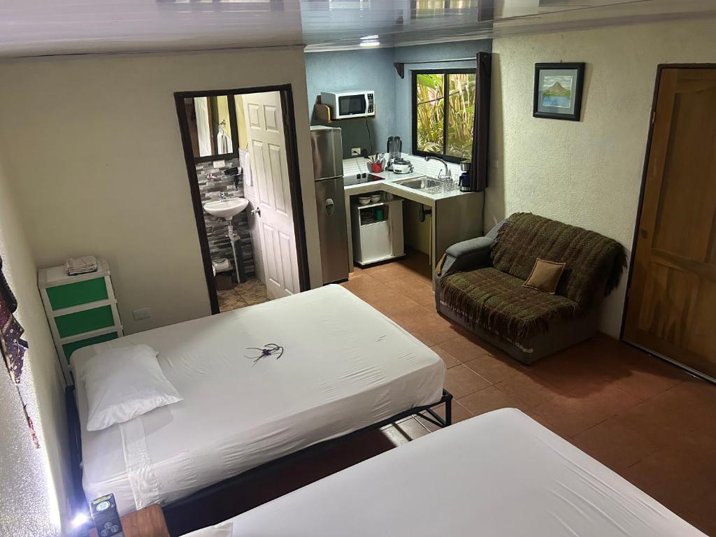Postel nebo postele na pokoji v ubytování Granja Agua Azul, Wi-FI,AC-WC,Parking,la Fortuna