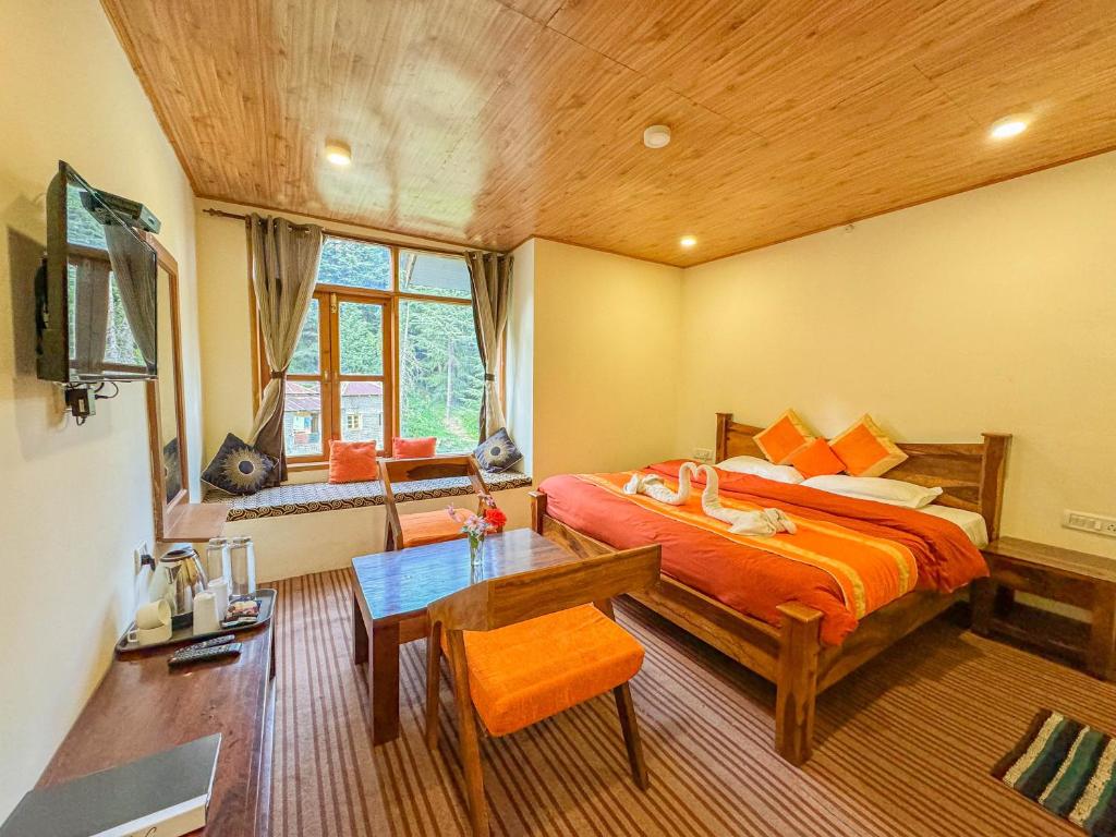 Televiisor ja/või meelelahutuskeskus majutusasutuses Sparsh Resort, A Boutique Stay - Just 2kms uphill from Mall Road, near Old Manali