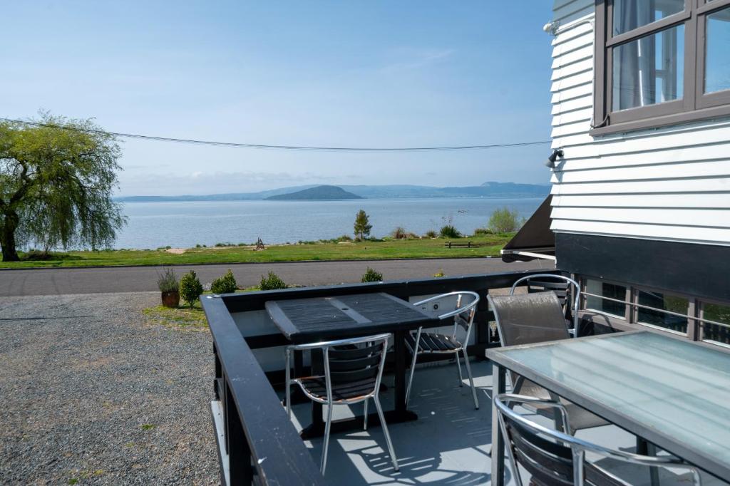 Authentic Kiwi Lodge by the Lake - Resim 6