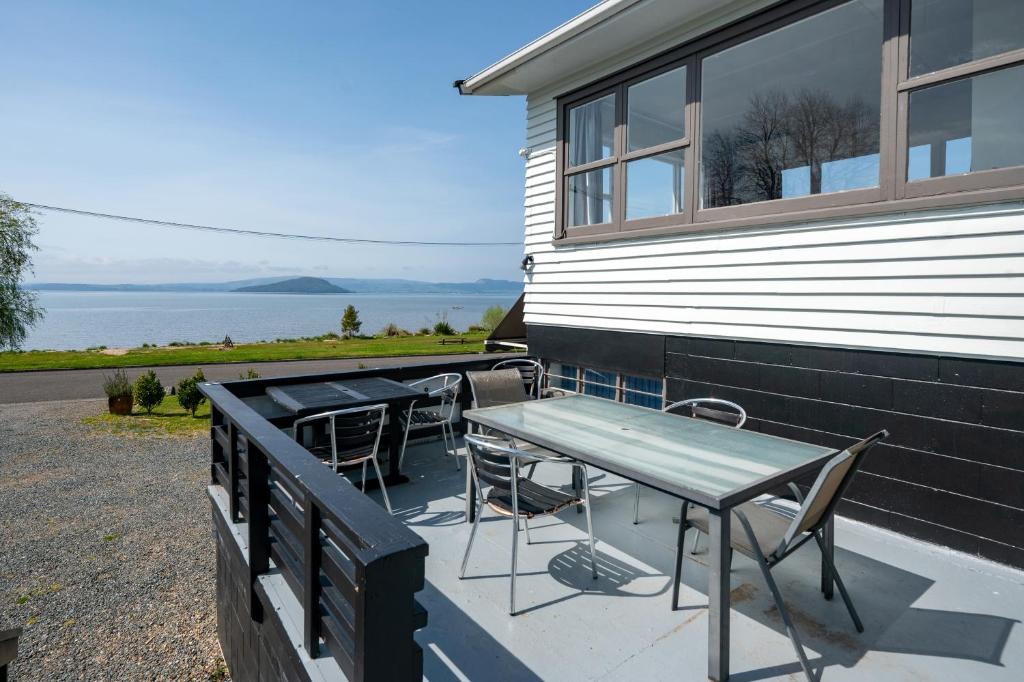 Authentic Kiwi Lodge by the Lake - Resim 1