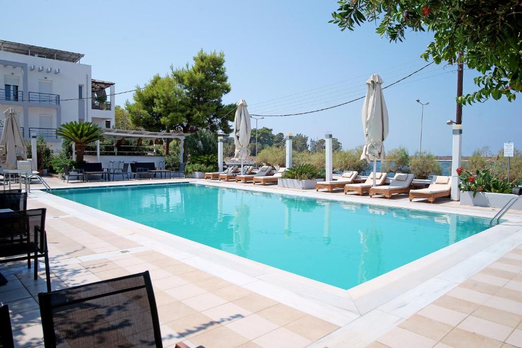Bazén v ubytování Kyparissia Beach Hotel nebo v jeho okolí