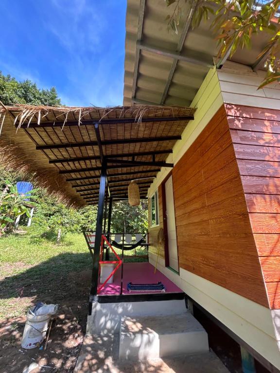 Zahrada ubytování Hippy Hut Koh Chang
