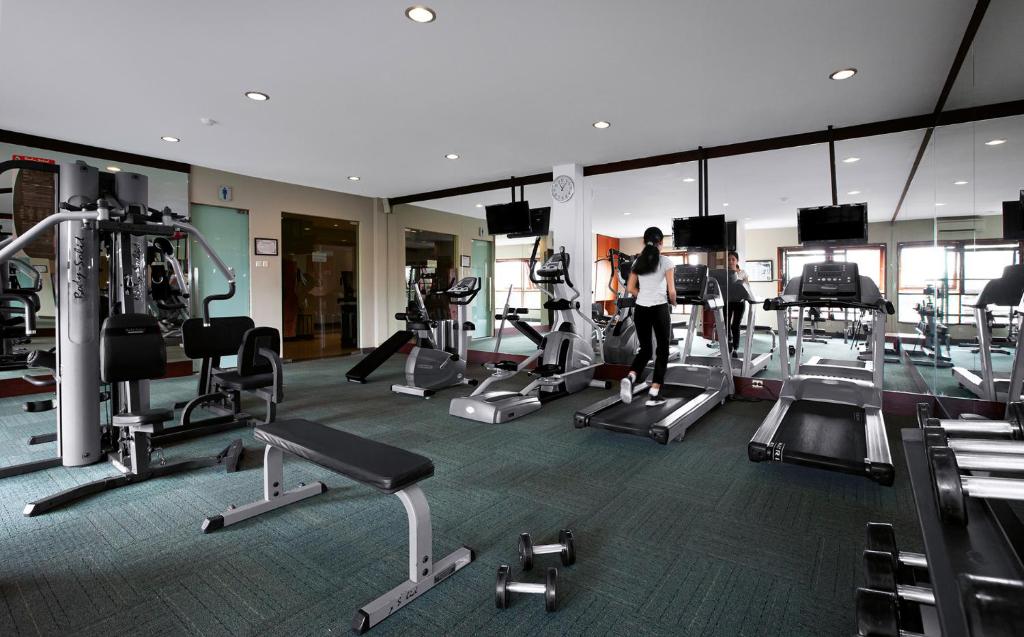 Fitness centrum a/nebo fitness zařízení v ubytování Lombok Raya Hotel