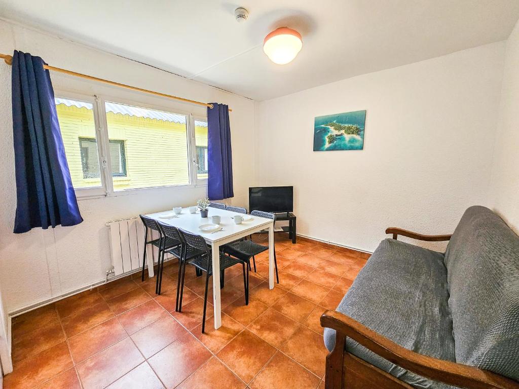 Complejo Bubal Formigal 3000 - Three-Bedroom Apartment