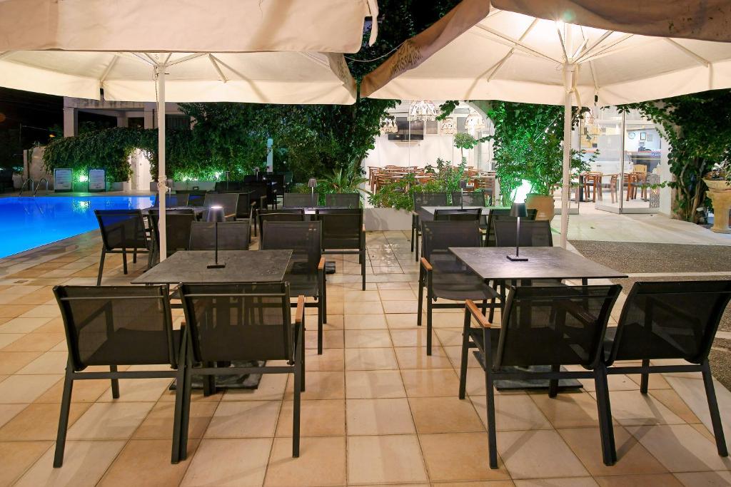 Bazén v ubytování Kyparissia Beach Hotel nebo v jeho okolí