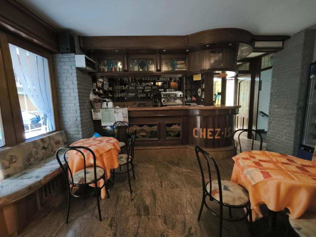 Kuchyň nebo kuchyňský kout v ubytování Albergo ristorante Chez Isabel