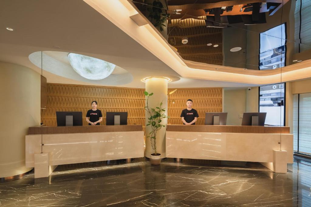 Vstupní hala nebo recepce v ubytování Atour Hotel Qingdao May 4th Square Municipal Government