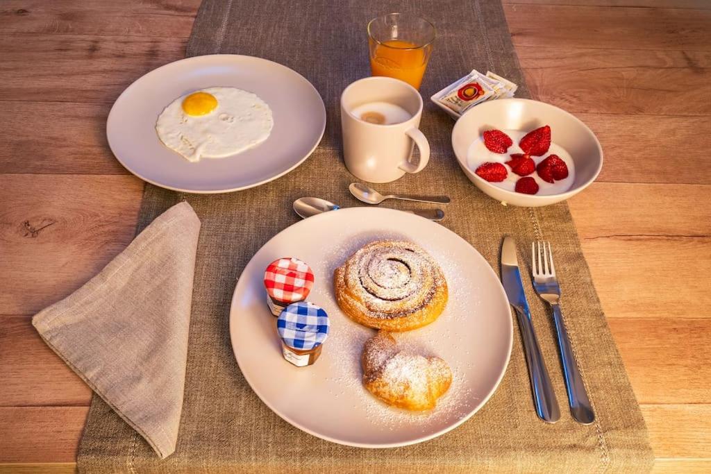 Domus MEA - Breakfast Included! - Double Room With Private Bathroom