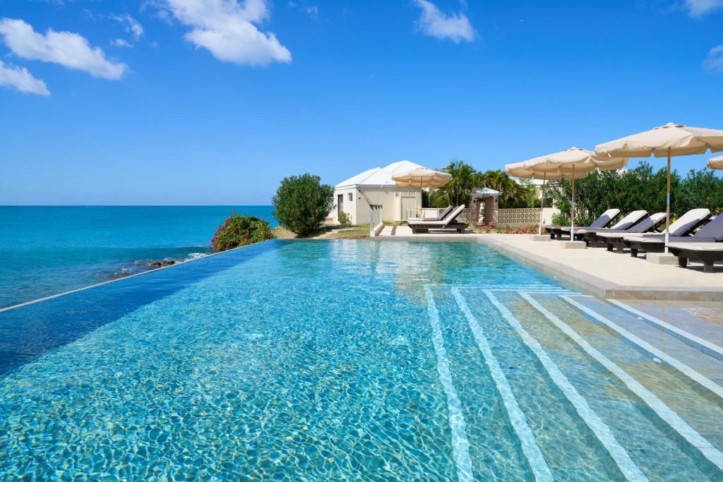 Bazén v ubytování Hawksbill Resort Antigua - All Inclusive nebo v jeho okolí