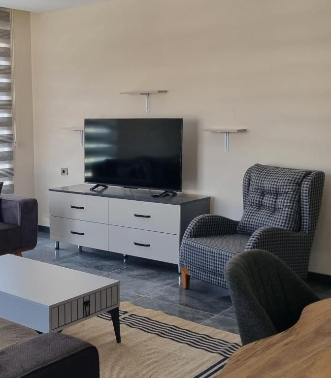 TV a/nebo společenská místnost v ubytování Alis Home Pamukkale