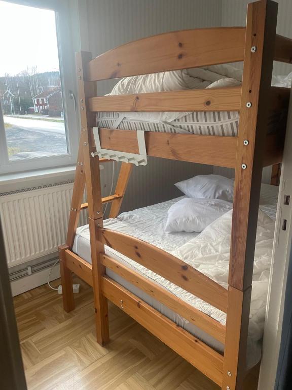 Postel nebo postele na pokoji v ubytování Strandvägen 4