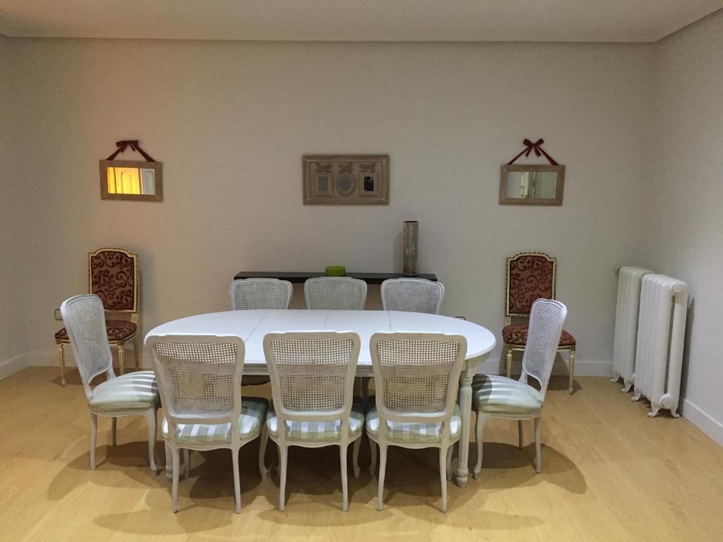 Zona de comedor en el apartamento