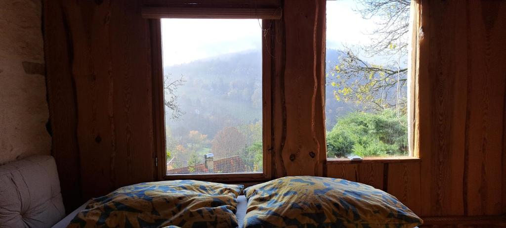 Rúm í herbergi á Radja Hobit Penzion