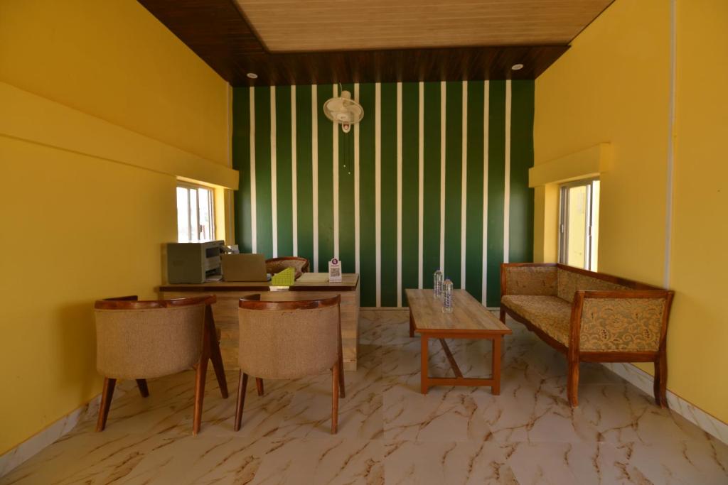Istumisnurk majutusasutuses Melody Moon Desert Camp & Resort