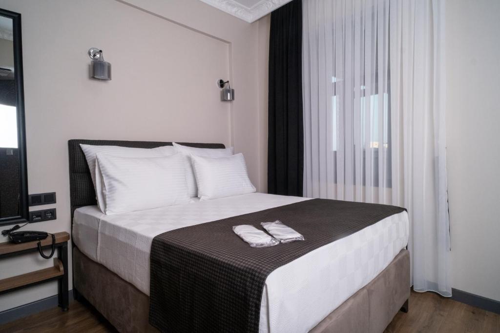 Postel nebo postele na pokoji v ubytování Grand CLOVER Hotel