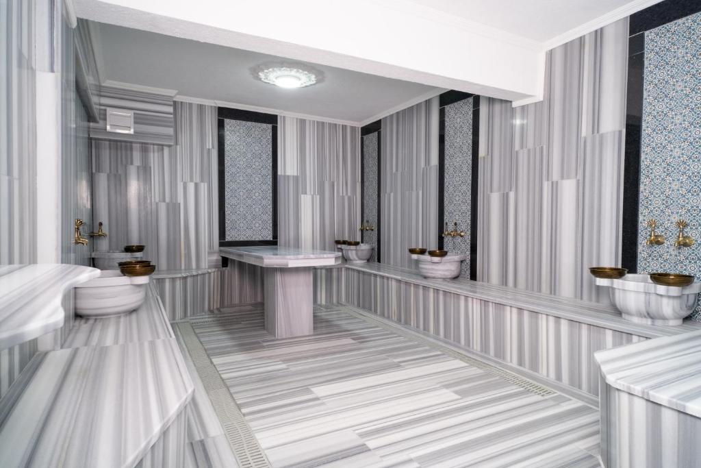 Koupelna v ubytování Grand CLOVER Hotel