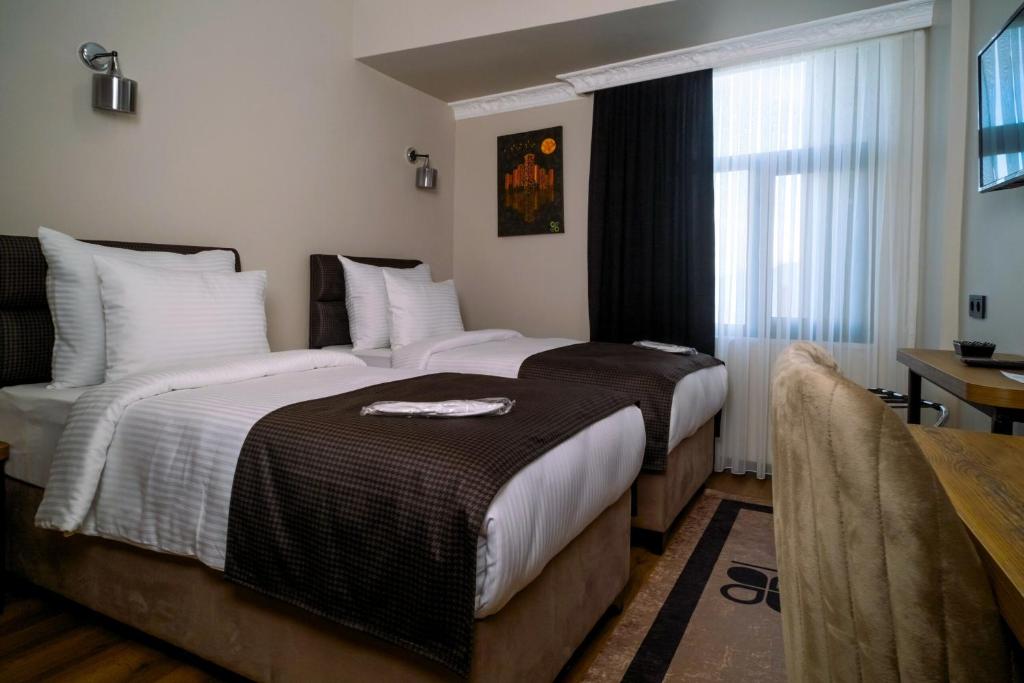 Postel nebo postele na pokoji v ubytování Grand CLOVER Hotel