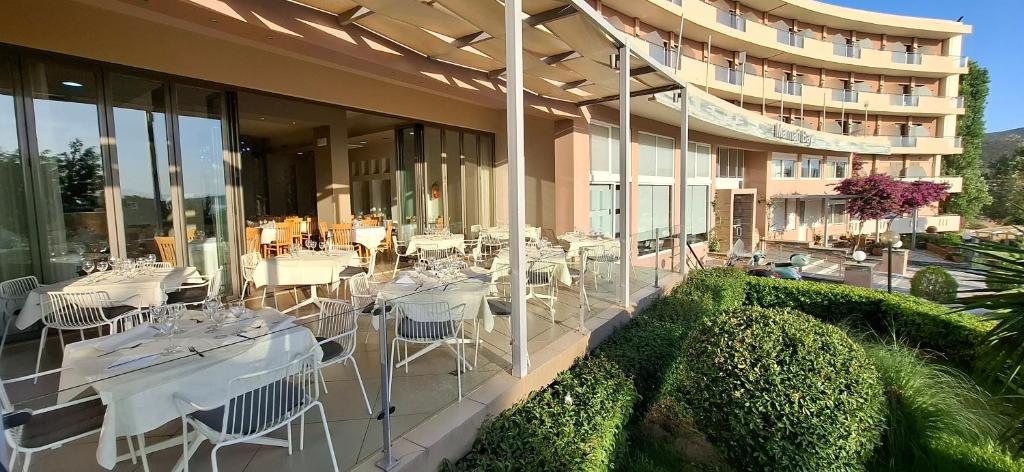 Restaurace v ubytování Marmari Bay Hotel