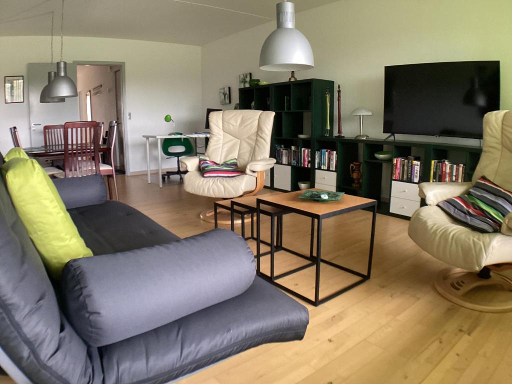 Posezení v ubytování Komfort hjem i Aalborg