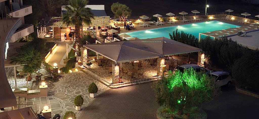 Bazén v ubytování Marmari Bay Hotel nebo v jeho okolí
