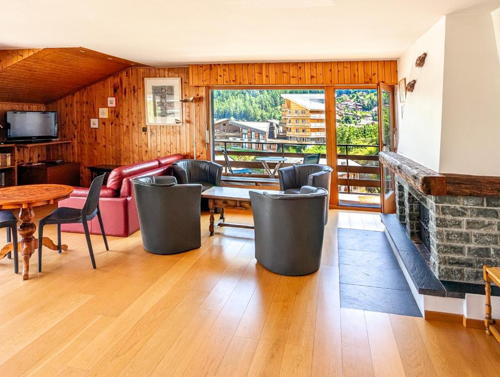 Posezení v ubytování Penthouse à Nendaz avec Terrasse et Vue Panoramique Exceptionnelle