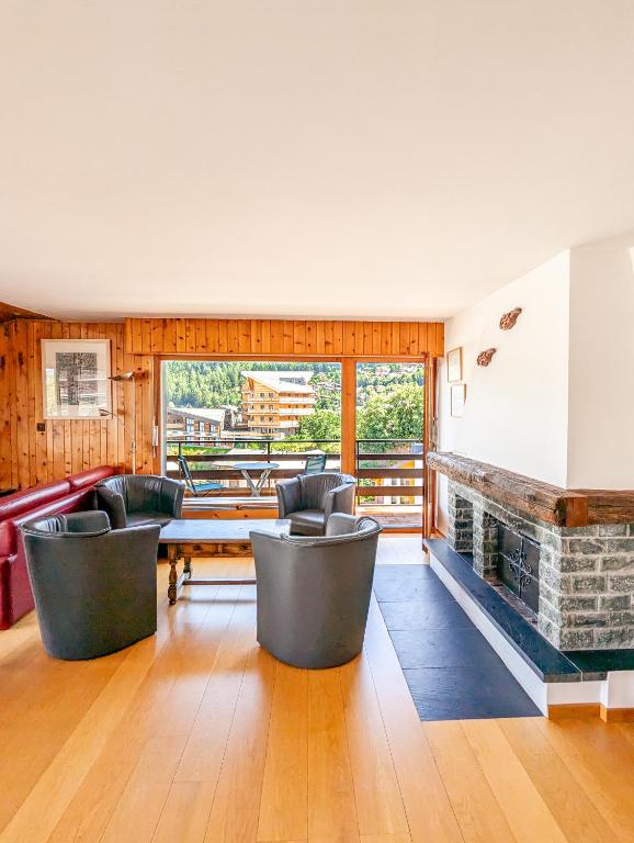 Posezení v ubytování Penthouse à Nendaz avec Terrasse et Vue Panoramique Exceptionnelle