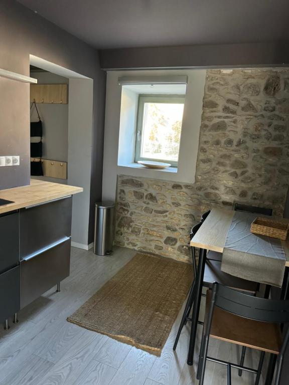 A kitchen or kitchenette at ZiMo Taliándörögdi MoZiHáz
