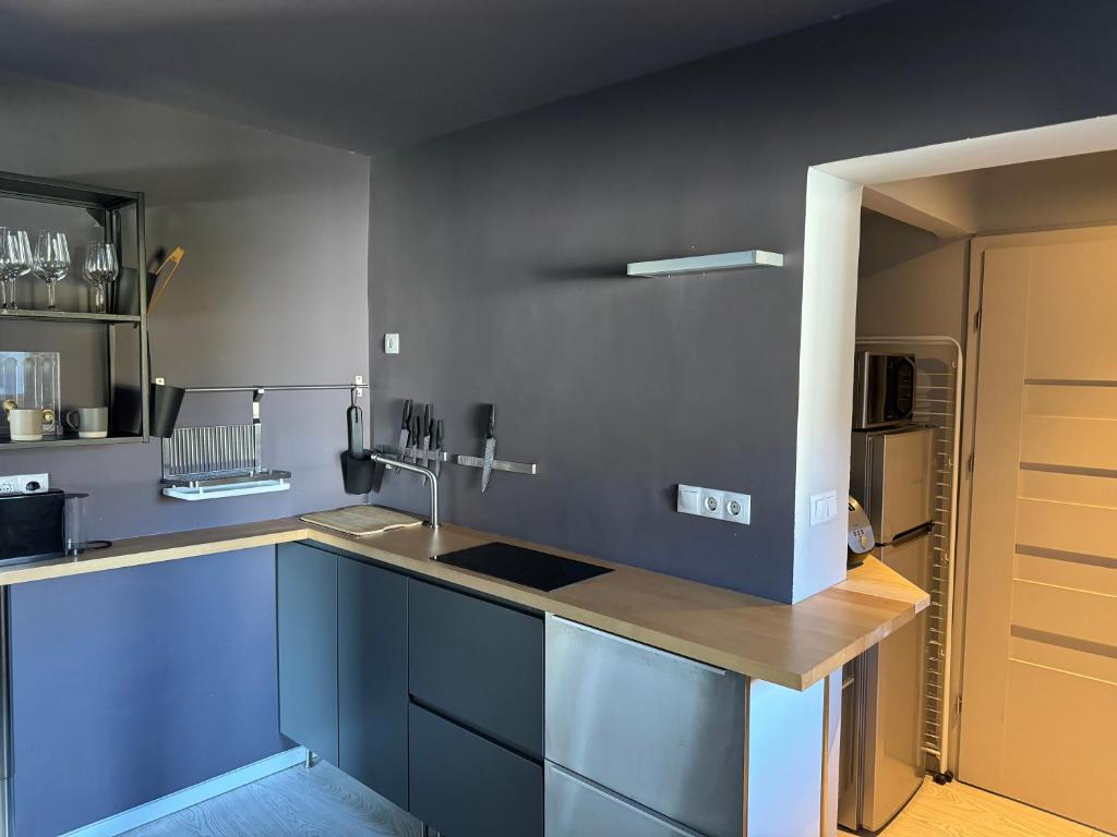 A kitchen or kitchenette at ZiMo Taliándörögdi MoZiHáz