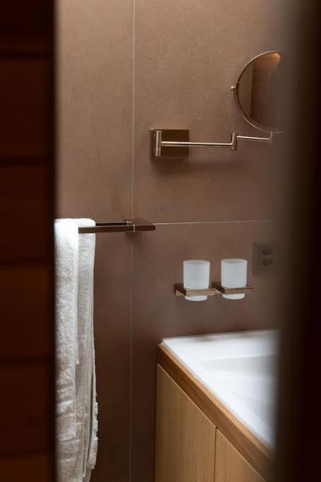 Koupelna v ubytování Modern Zermatt Apartment with Sauna and mountain Views