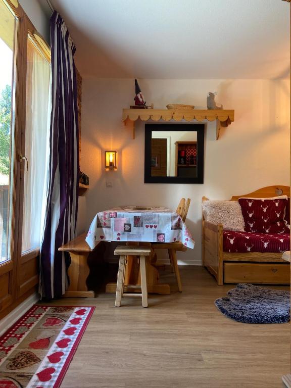 Posedenie v ubytovaní Pied des Pistes, 2 pièces, 6pers, Piscine et Sauna