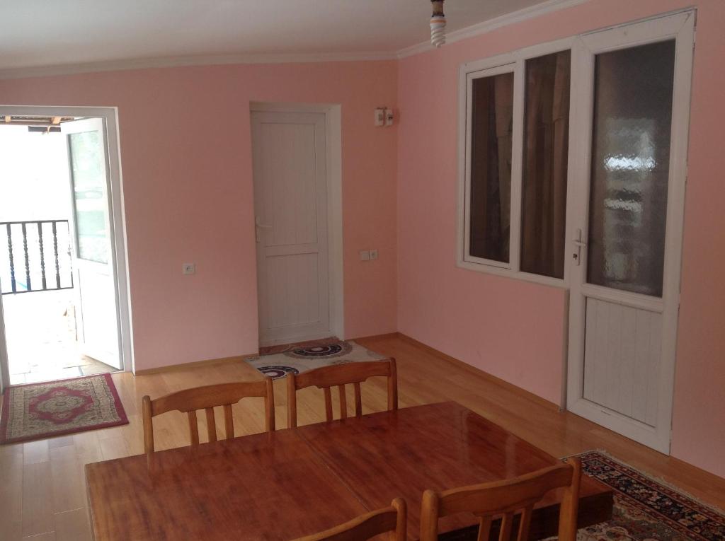 Fotografie z fotogalerie ubytování Guest House Nana in Mestia v destinaci Mestia