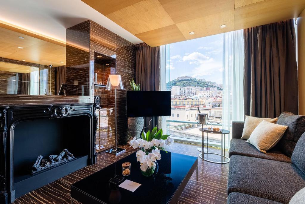 ROMEO Napoli - Resim 3